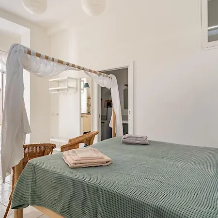 In Monolocale Meligunis Lägenhet